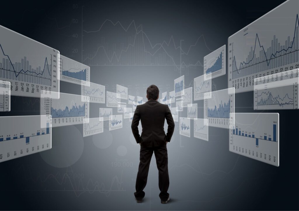 Una persona pensando en invertir en mobiliarias