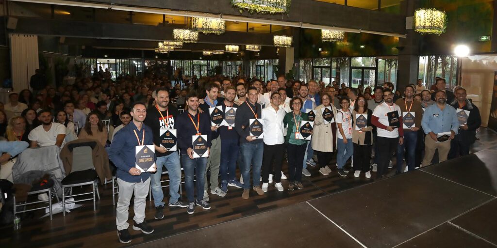 Alumnos de Libertad Inmobiliaria y Carlos Galán