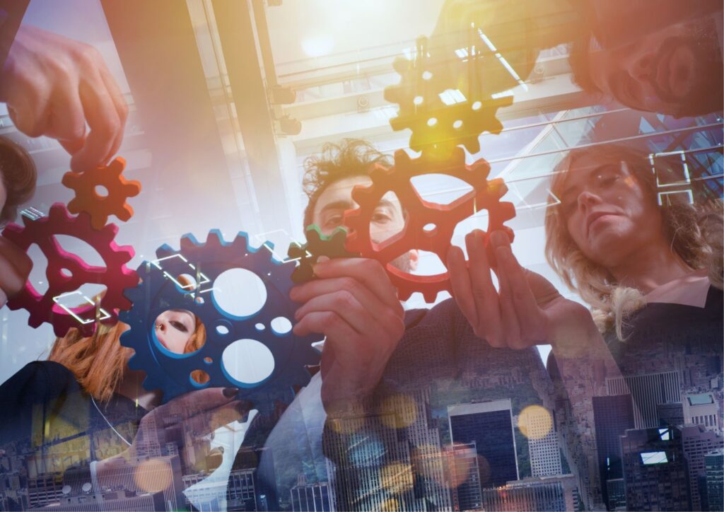 Ilustración de un móvil con engranajes conectándose a un flujo de seguidores y billetes